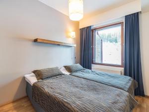 a bedroom with a bed and a window at Holiday Home Ylläs chalets 3210 by Interhome in Ylläs