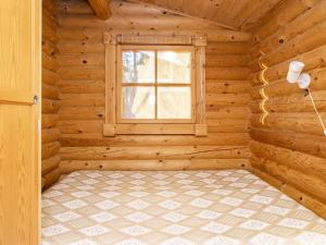 a room with a window in a log cabin at Holiday Home Huvilakoti 2 by Interhome in Puromäki +8 photos