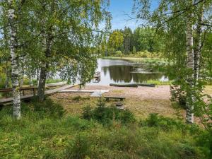 a park with a picnic table and a lake at Holiday Home Koivuranta by Interhome in Jämijärvi +21 photos