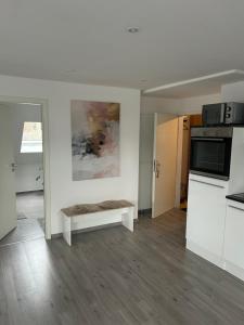 a living room with a couch and a kitchen at Schöne, ruhig gelegene Wohnung in Spalt