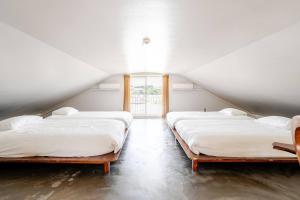 two beds in a room with white walls and a window at Anniversario in Onna +35 photos