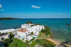 an aerial view of a white building on the beach at Anniversario in Onna