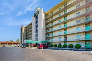 a building with a car parked in a parking lot at Delightful Condo Sleeps 6 Shared Pool Picnic Area in Pigeon Forge