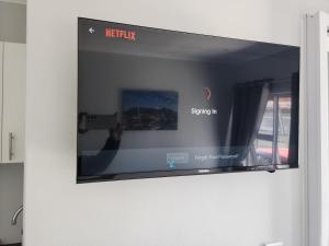 a flat screen tv hanging on a wall at Wagenaar Villas in Monte Vista