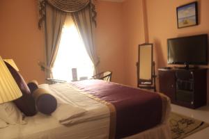 Postel nebo postele na pokoji v ubytování Royal Gardens Hotel