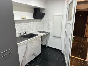 a small kitchen with a sink and a counter at Beau studio cosy in Randens