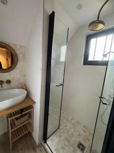 a bathroom with a sink and a shower at Les Vaillants Chalet - Vielle Aure in Vielle-Aure +25 photos
