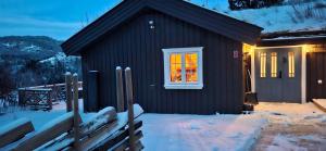 a small house with a window in the snow at Libeli Panorama in Lona