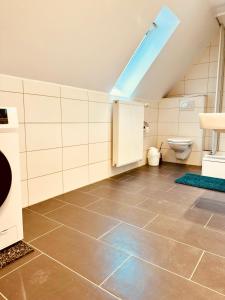 a bathroom with a toilet and a sink at Hotel Schneider Hof - Self-Check-In by RG Living in Bad Salzuflen