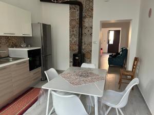 a kitchen and dining room with a table and chairs at Casa Nonna Etna in Linguaglossa