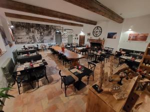 an overhead view of a restaurant with tables and chairs at Logis Hotel - Restaurant La Marbrerie in Caunes-Minervois