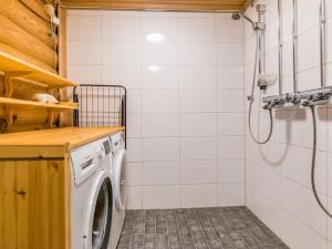 a laundry room with a washer and dryer at Holiday Home Pyhäkolo by Interhome in Pyhätunturi +6 photos
