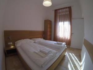 Letto o letti in una camera di Hotel Aton