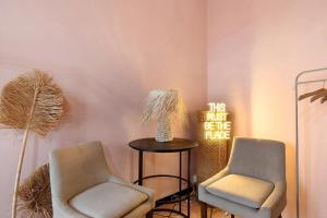 a room with two chairs and a table with a lamp at Mistral Holidays - Minisuite Centralissima in Marina di Carrara