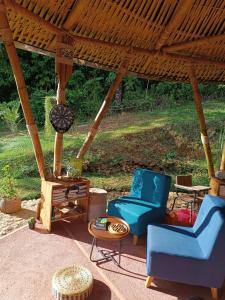 a gazebo with two chairs and a table at Cabanas ecologicas con vista espectacular y cascada privada - Finca Qawana Ecolodge en San Carlos in Cristalina
