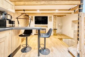 a kitchen with a table and two chairs in a room at La bulle étoilée in Périgueux