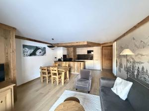 a living room with a couch and a table at Appartement 4* - Pied des pistes - Piscine, Spa, Sauna, Hammam, Salle de sport - FR-1-461-24 in Saint-Martin-de-Belleville