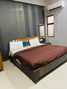 a bedroom with a large bed in a room at Hotel Q victoria palace #tajmahal corridor & hotel lane in Agra +23 photos