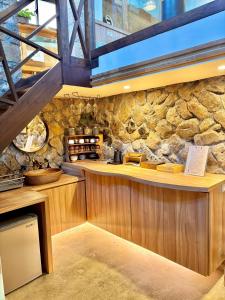 a kitchen with a stone wall and a counter at 隱山居 海景包棟2-10人 in Jiufen