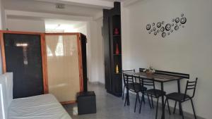 a room with a table and chairs and a bed at Alojamiento Mililu in Colón