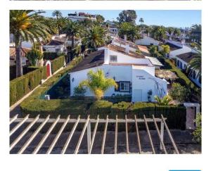 an aerial view of a white house with palm trees at La casilla de Miguel con jardín privado y piscinas in Denia