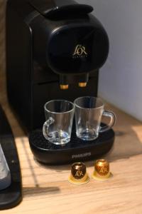 a coffee maker with two cups on a tray at Le Triplex Confort I Parking gratuit I Centre Amiens in Amiens +31 photos