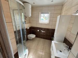 a bathroom with a shower and a toilet and a sink at Wczasy Boszkowo in Boszkowo +30 photos
