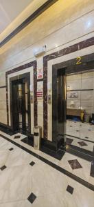 a lobby with two elevators in a building at شقق درة المصيف in Taif