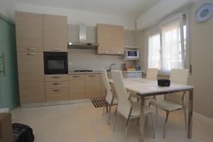 a kitchen with a table and chairs in a room at Bed & Breakfast Sforza 19 in San Colombano al Lambro