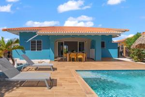a villa with a swimming pool and a house at Villa Monte Azul in Willemstad