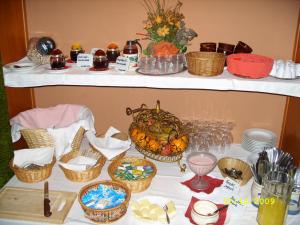 a table with baskets of food on a shelf at Hotel Schützenhaus in Bad Düben