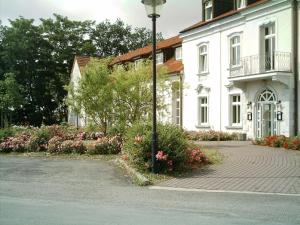 a street light in front of a white building at Hotel Schützenhaus in Bad Düben +13 photos