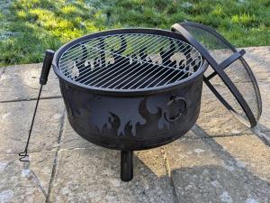 a black grill sitting on top of a sidewalk at 21 The Glade in Bude