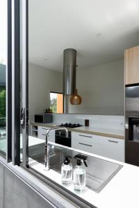 a kitchen with a sink and a mirror at Modern Newnham Retreat in Newnham