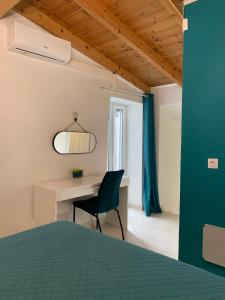 a bedroom with a bed and a desk and a chair at Vita vi in Afionas