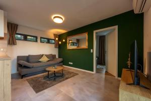 a living room with a couch and a tv at Das Chalet in Himmelkron +11 photos