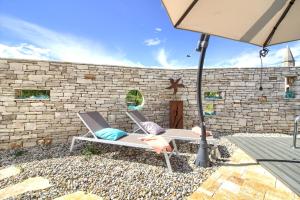 Patio nebo venkovní prostory v ubytování Charming villa Darte with private pool near Rovinj, extra pool heating available