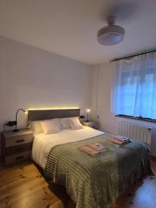 a bedroom with a bed with two towels on it at Les 3 Valls in Llavorsí
