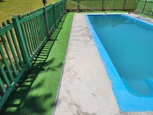a blue swimming pool next to a fence at Paraíso Rustico 2 in Manzanar +9 photos