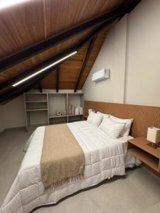 a bedroom with a large bed in a room at Loft Itália in Santa Teresa