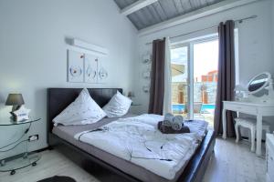 Postel nebo postele na pokoji v ubytování Charming villa Darte with private pool near Rovinj, extra pool heating available