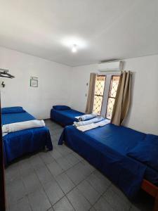a room with two beds and a window at Apto João-de-Barro in Rondonópolis