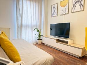 a living room with a television and a couch at Luxury Studio con Private Jacuzzi, Spa Experience in Perugia