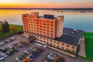 an aerial view of a building with cars parked in a parking lot at Crowne Plaza Niagara Falls NY - Riverside by IHG in Niagara Falls