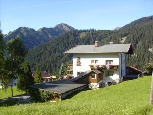 Gallery image of Gästehaus Bergland in Berwang