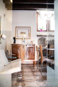 a living room with a desk and a table and chairs at B&B Al Convento in Potenza
