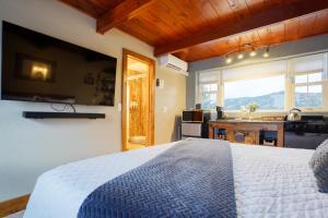 a bedroom with a large bed and a kitchen at Meadow Cabin at Highland Meadows - Secluded Getaway in Hot Springs