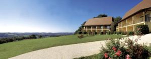 Ein allgemeiner Bergblick oder ein Berglick von des Ferienparks aus