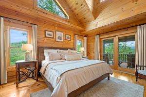 a bedroom with a bed in a log cabin at Alpine Ridge in Banner Elk +42 photos