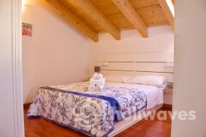 a bedroom with a bed in a room at Appartamento Ad Navalia in Varazze